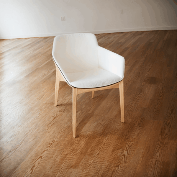 Tilt-back Chair Product Image